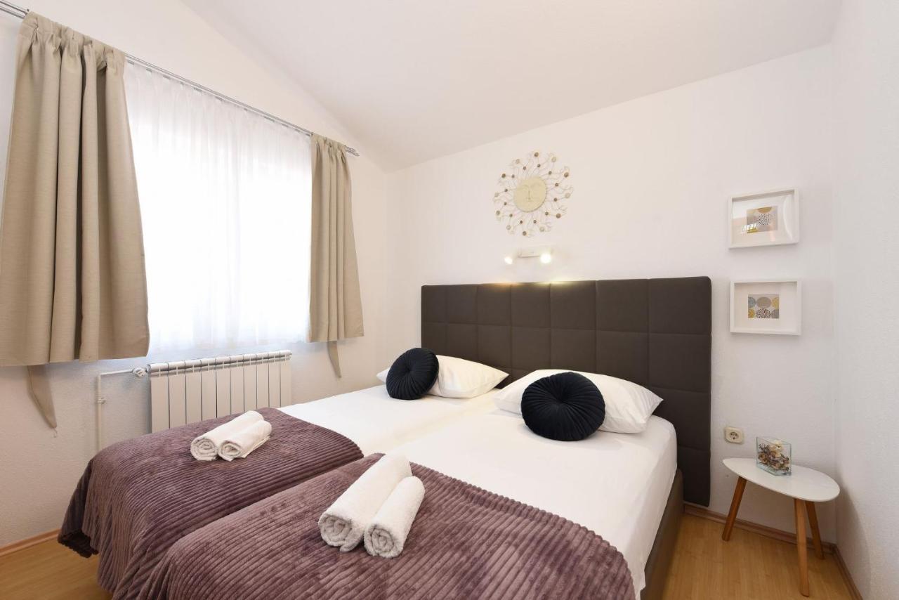Apartments Amari Starigrad Paklenica Exterior foto